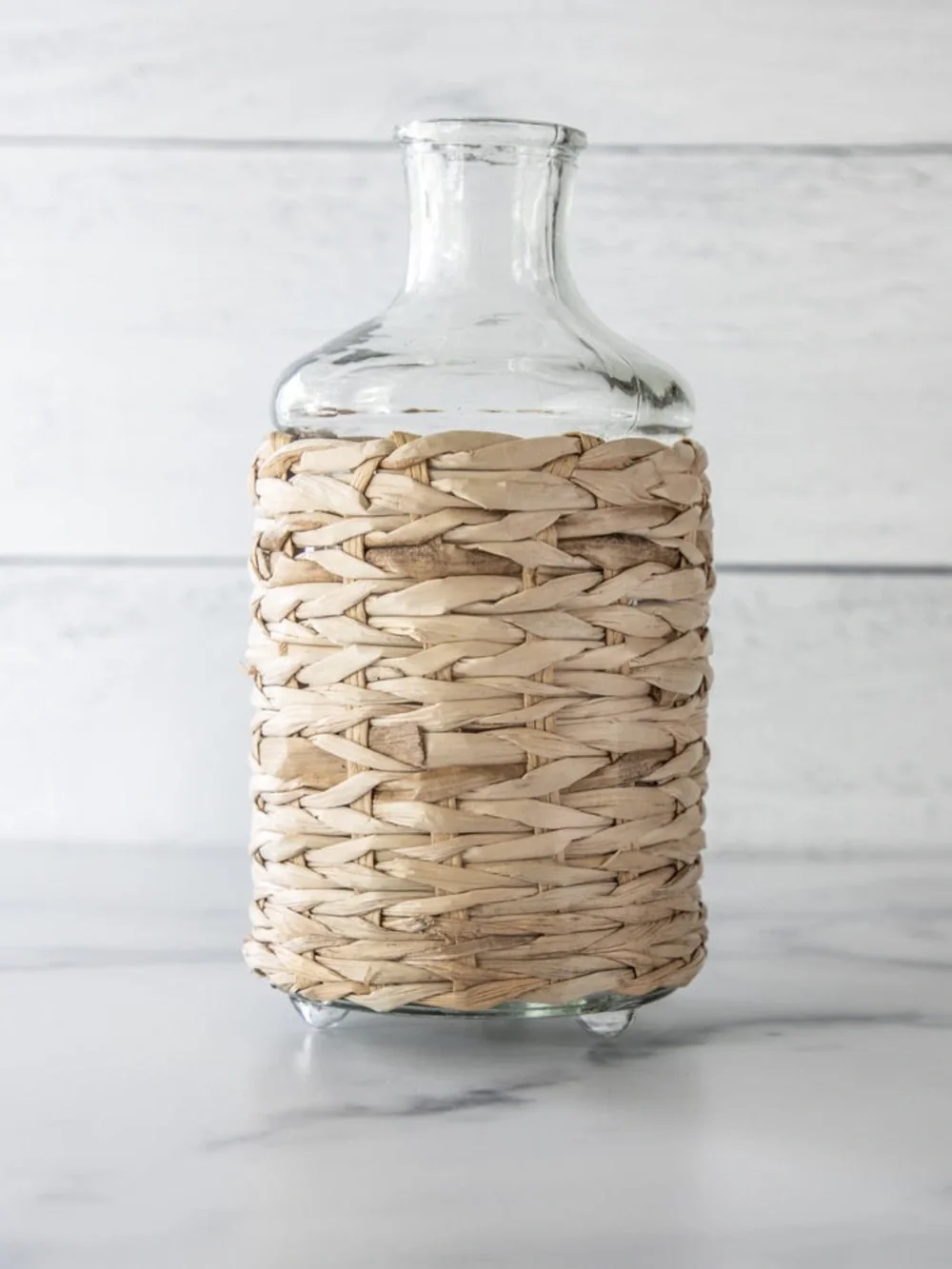 SEAGRASS WOVEN GLASS VASE